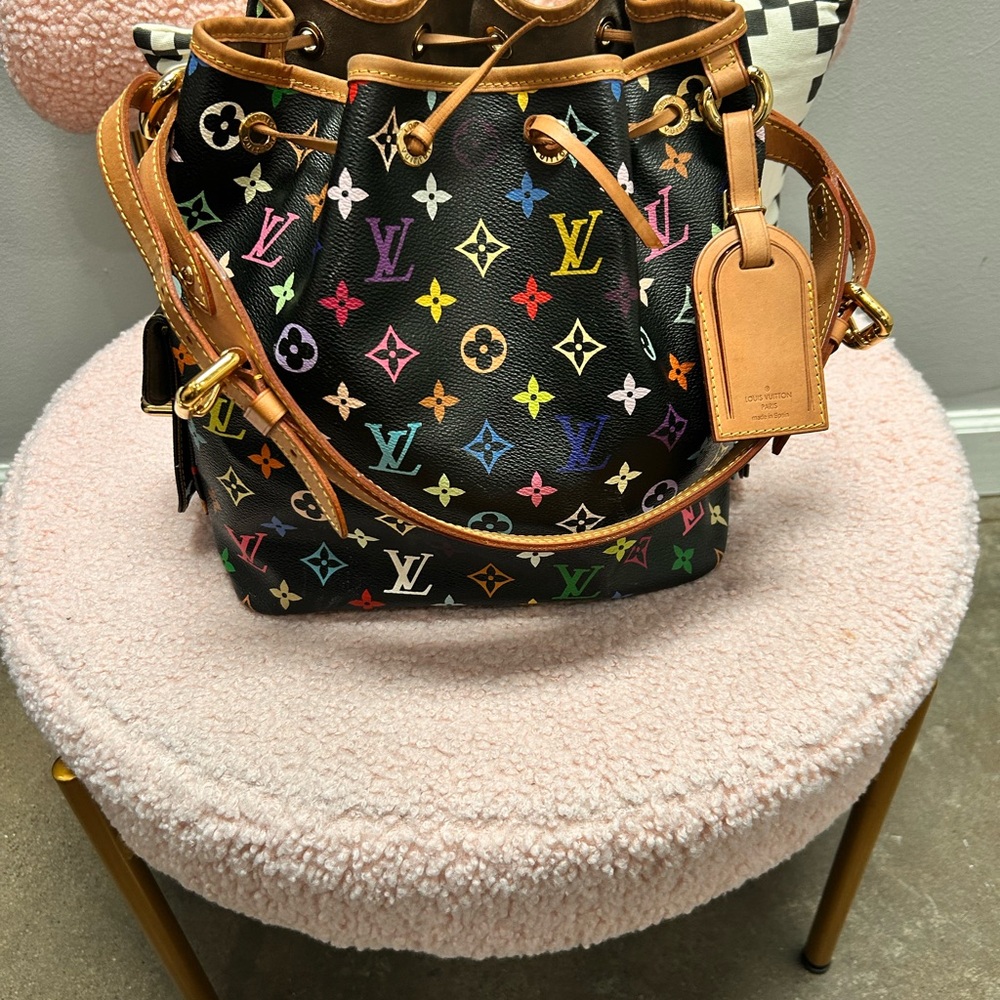 Beautiful condition!Authentic LouVuitton multicolor NeoNoe Monogram Shoulder Bag